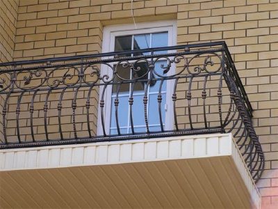 Красивый кованый балкон