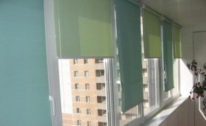 Особенности рулонных штор для лоджии и балкона